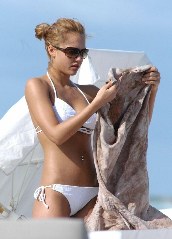 25P Jessica Alba nude