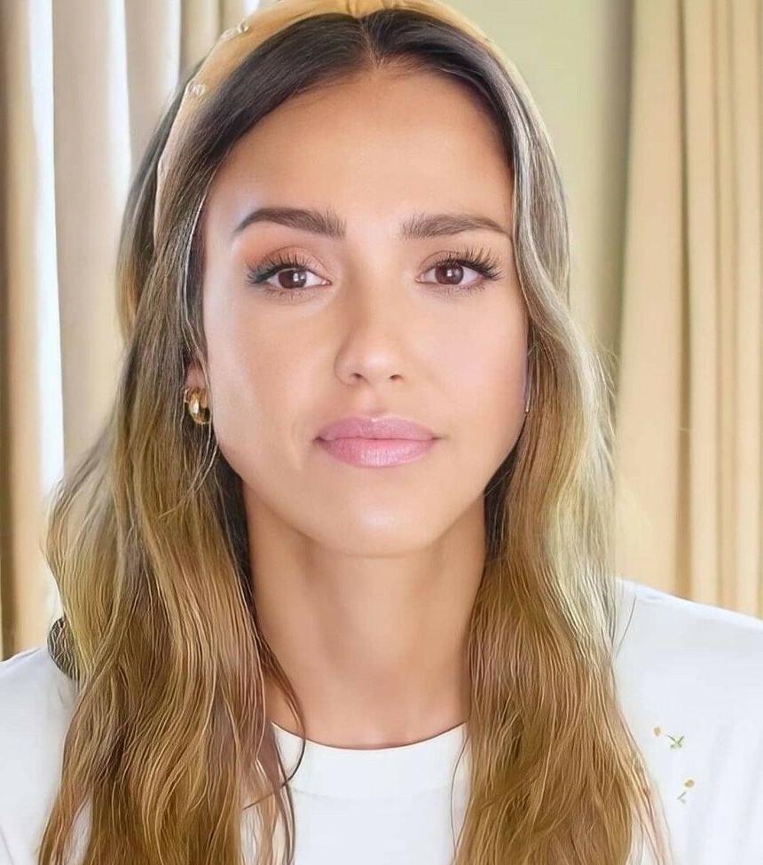 25P Jessica Alba nude
