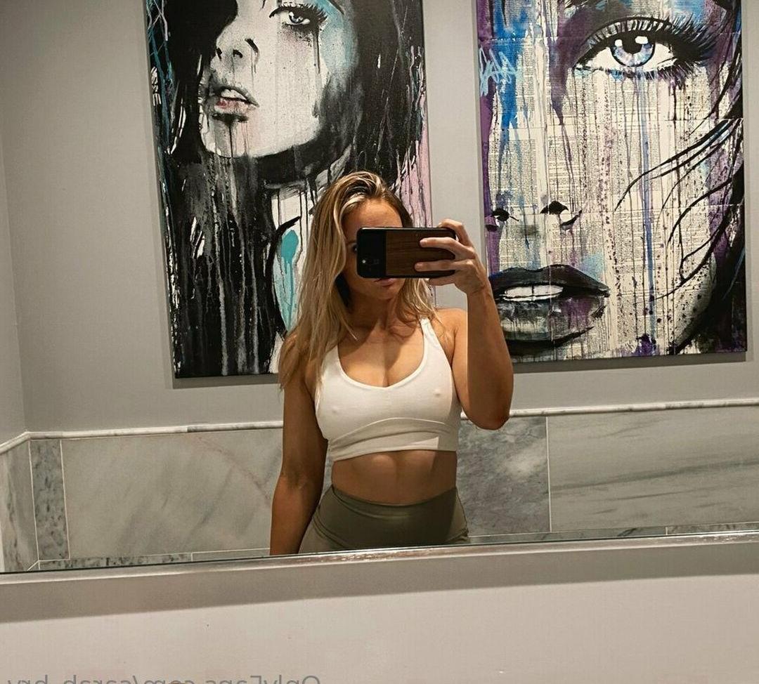 25P Sarah Hryniewicz nude