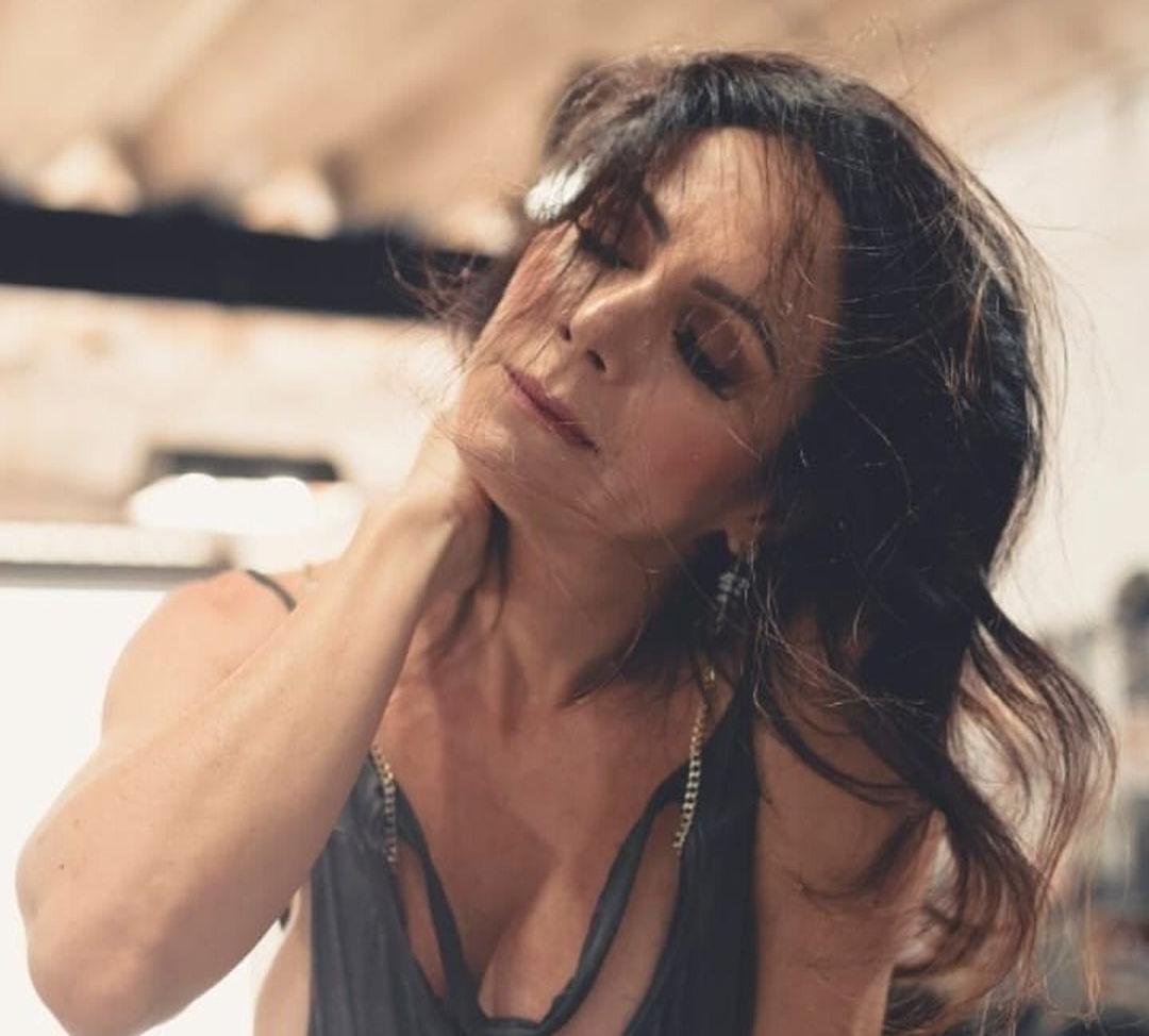 25P Fabi Laranjeira nude
