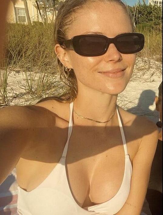 25P Erin Moriarty nude