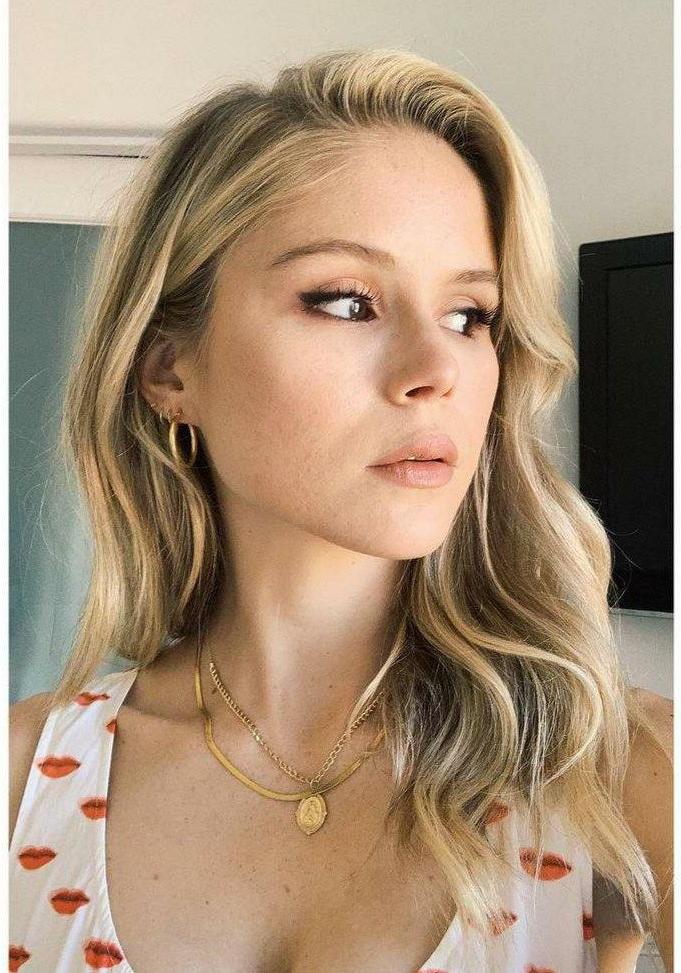 25P Erin Moriarty nude
