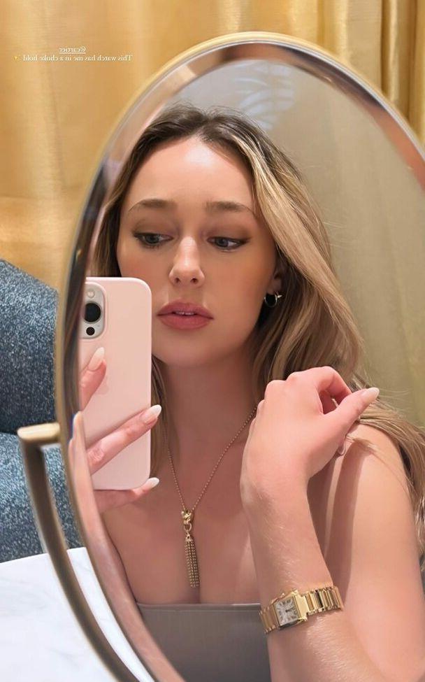 25P Alycia Debnam Carey nude