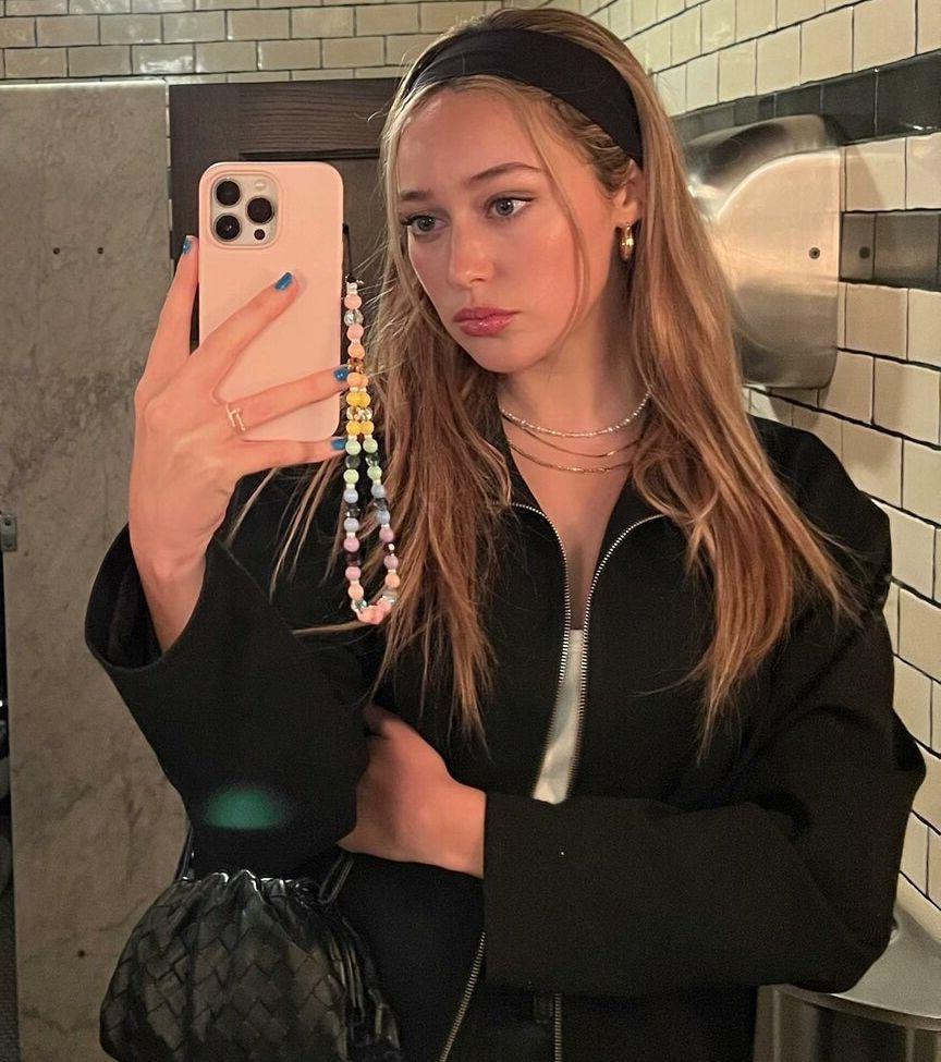 25P Alycia Debnam Carey nude