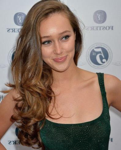 25P Alycia Debnam Carey nude