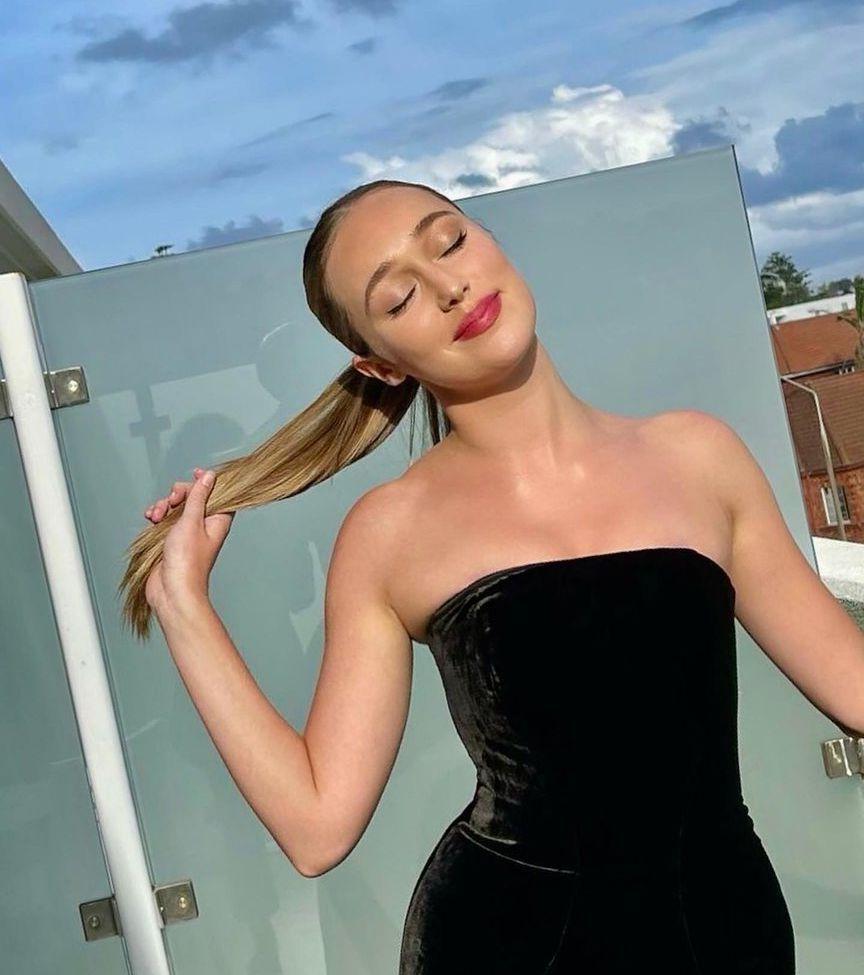 25P Alycia Debnam Carey nude