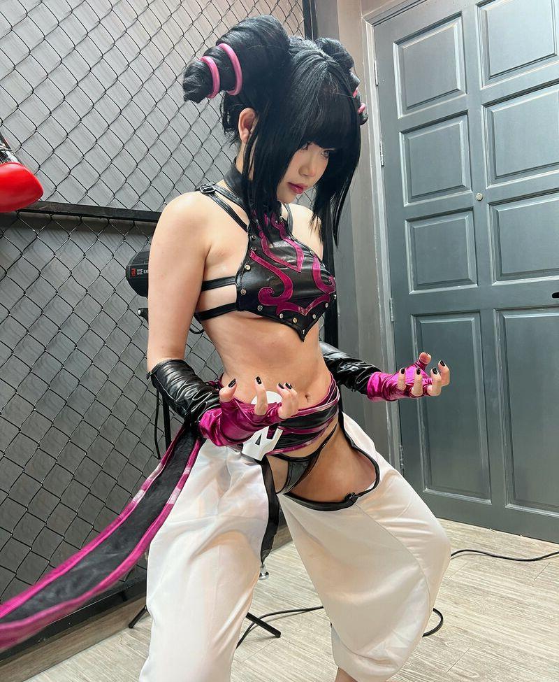 25P ZinieQ Cosplayer nude
