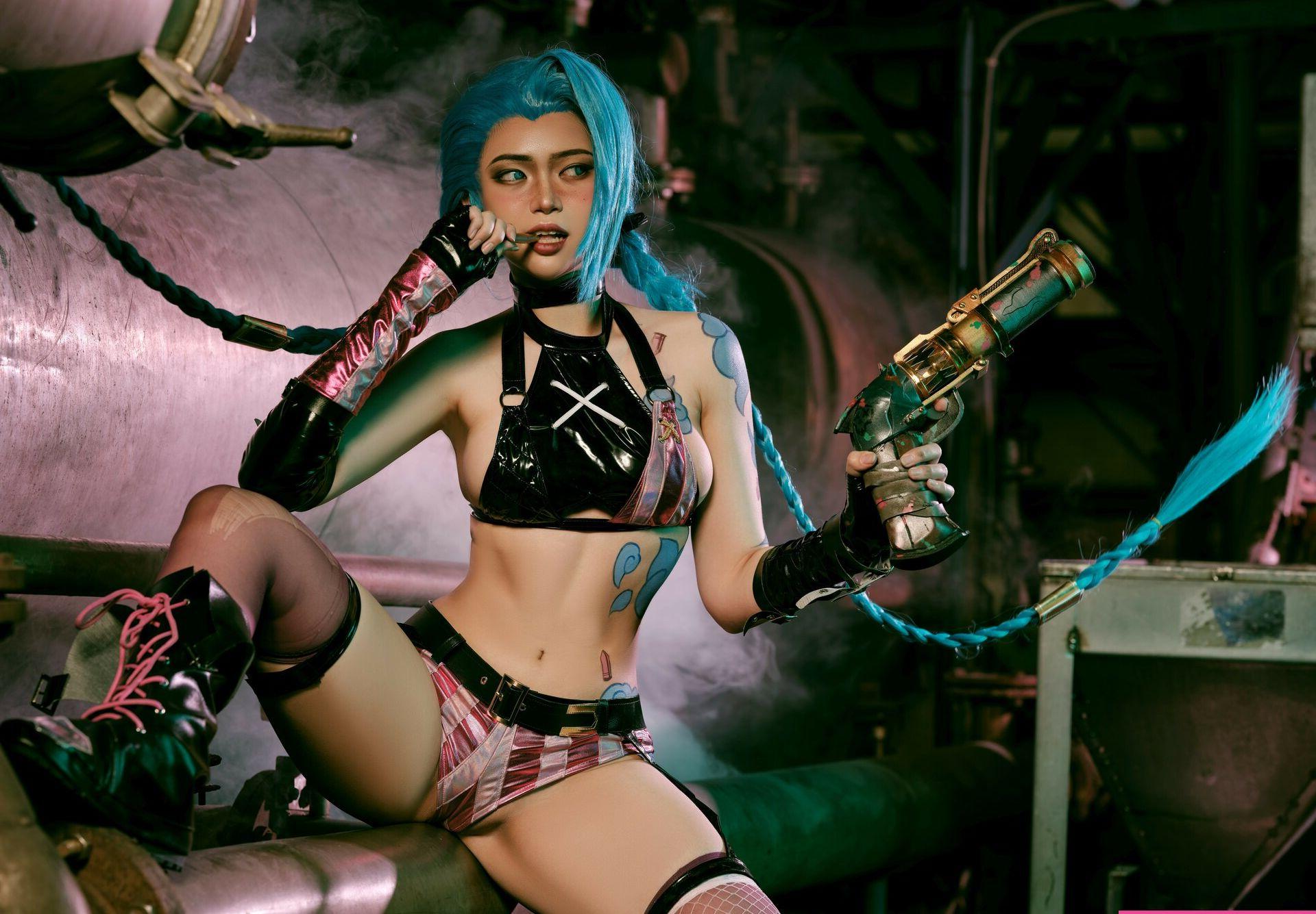 25P ZinieQ Cosplayer nude