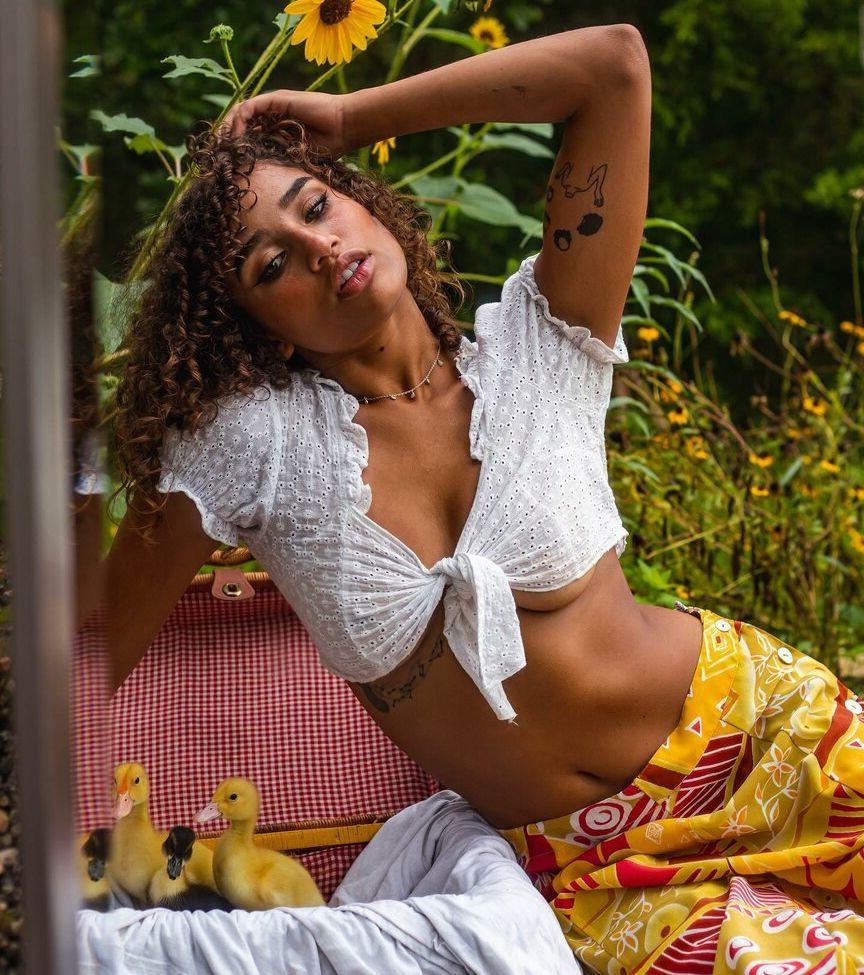16P Salah Brooks nude