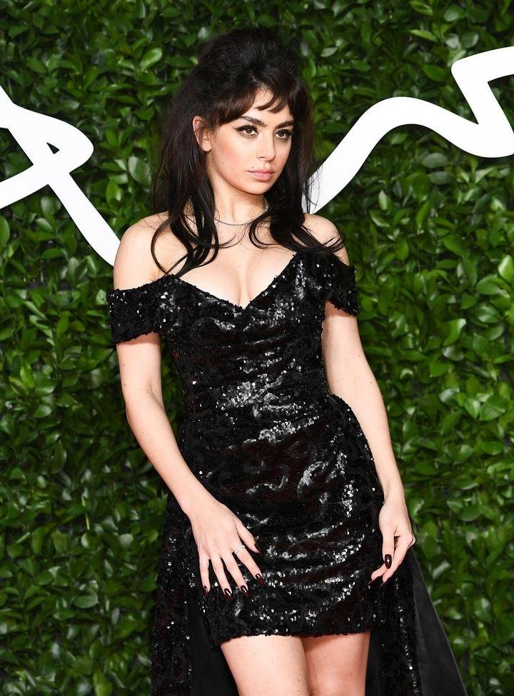 25P Charli XCX nude