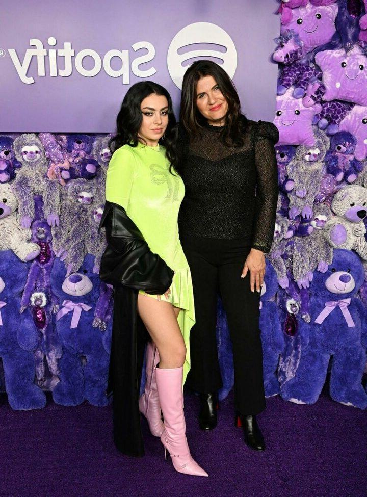 25P Charli XCX nude