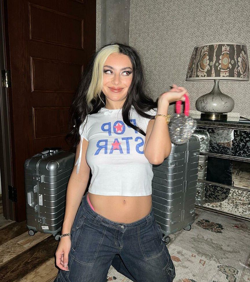 25P Charli XCX nude
