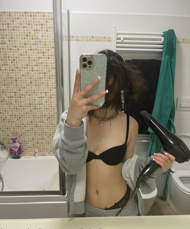 25P Myriam Sava nude