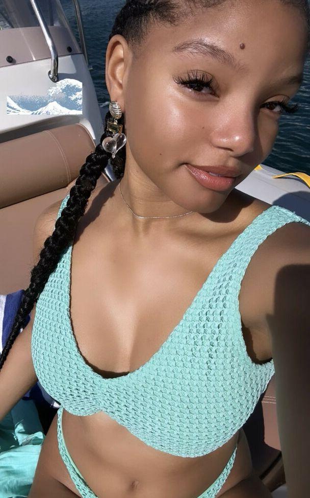 25P Halle Bailey nude
