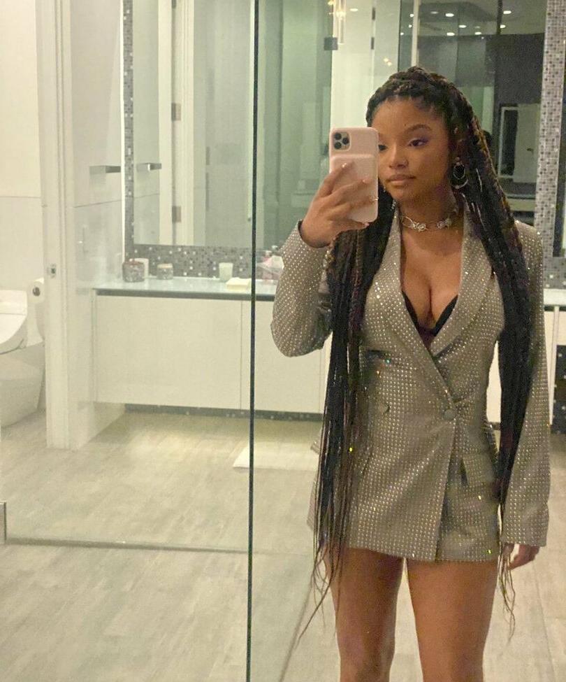 25P Halle Bailey nude