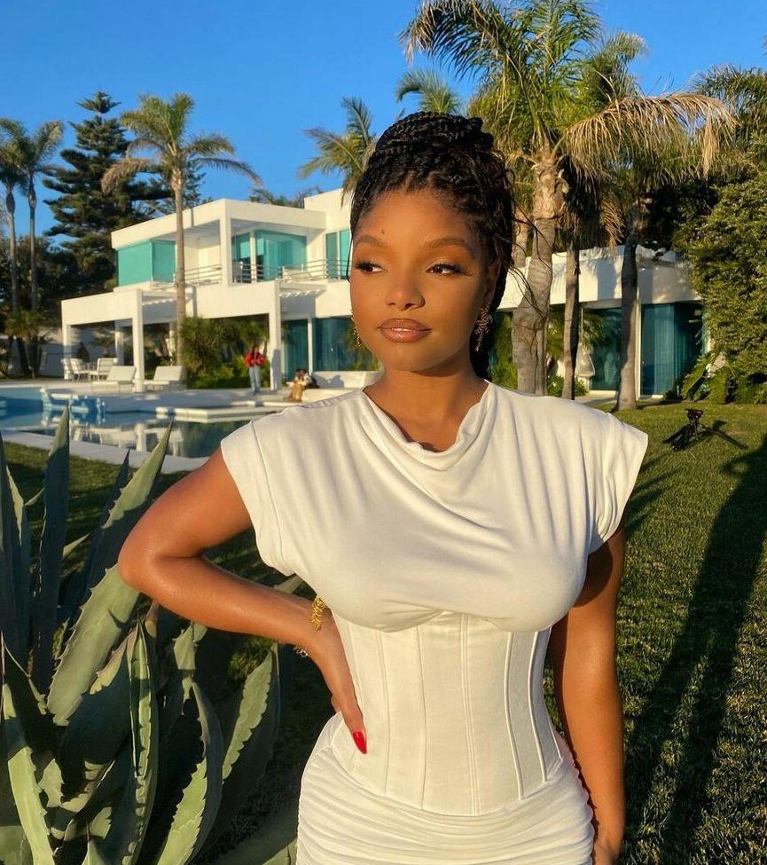 25P Halle Bailey nude
