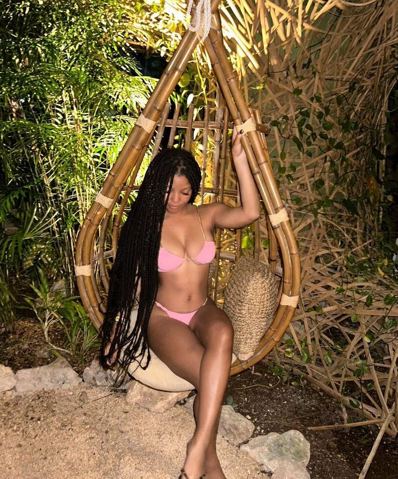 25P Halle Bailey nude