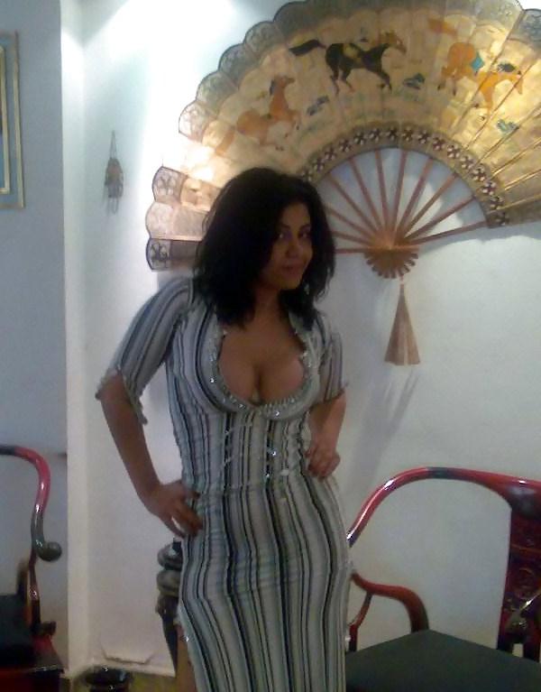 7P Egyptian woman showing big boobs and cleavage