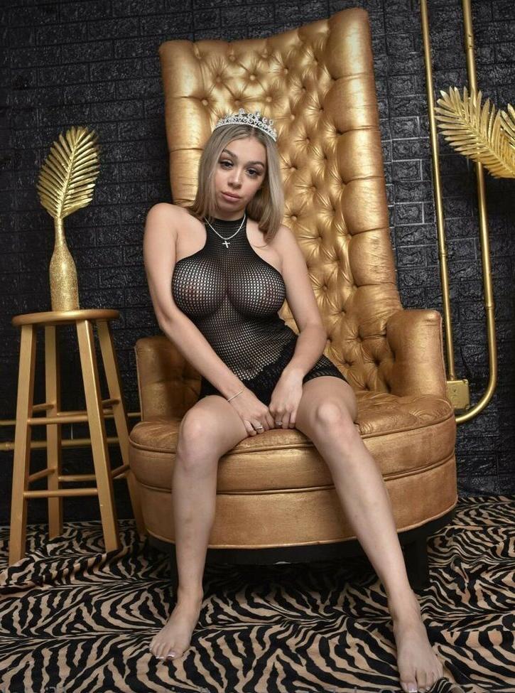 25P Britneyyyofficial nude