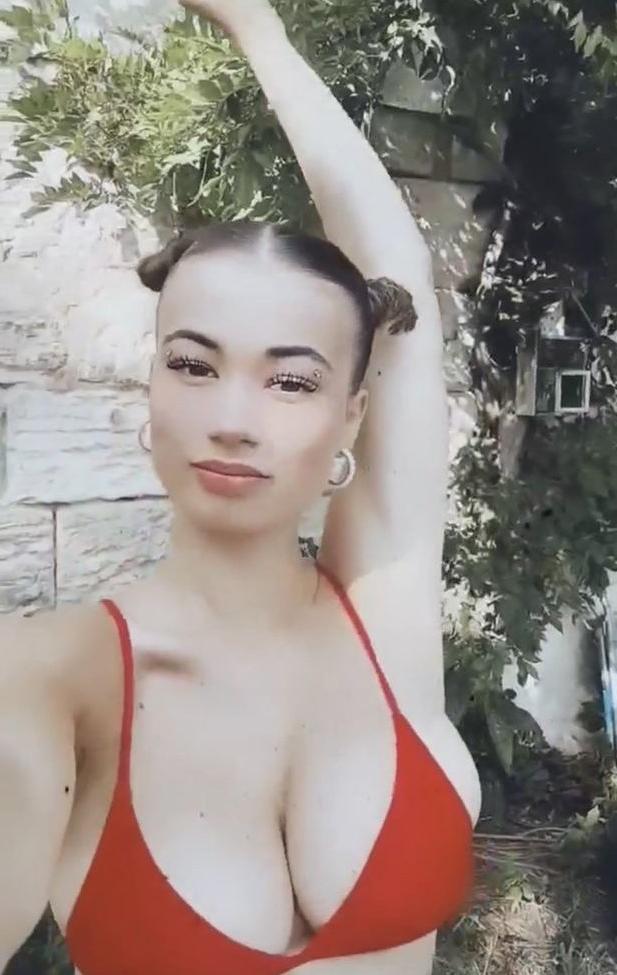 25P Florine Mazoyer nude