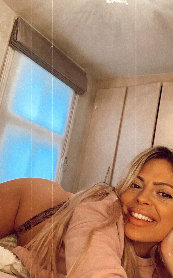 25P Danielle Sellers nude