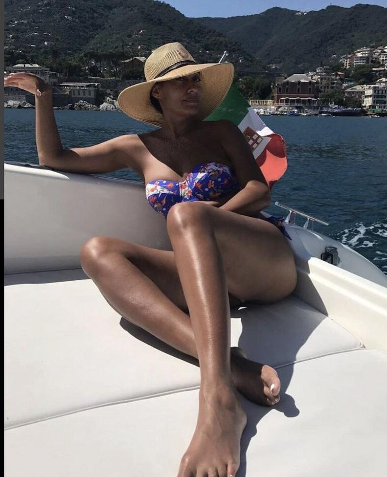 25P Tracee Ellis Ross nude