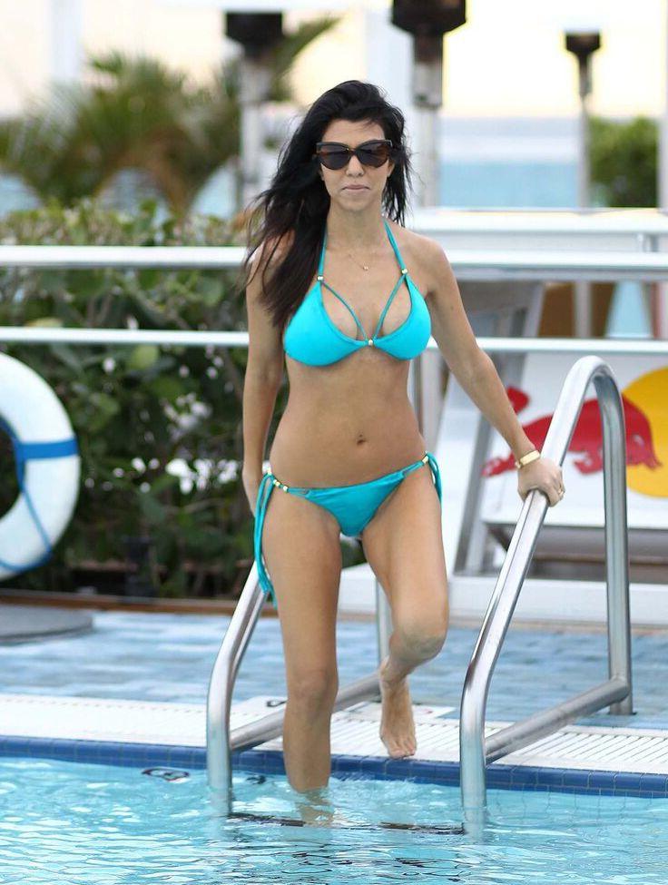 25P Kourtney Kardashian nude