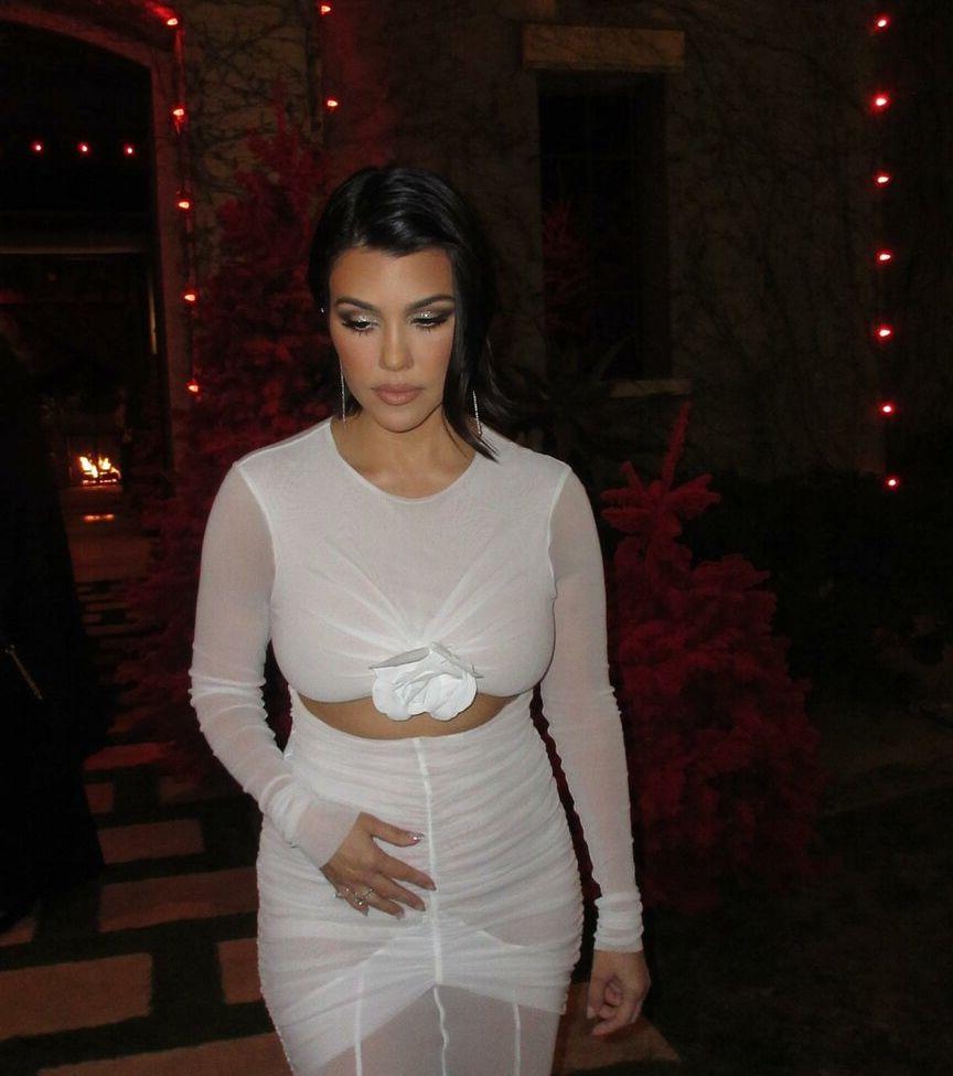 25P Kourtney Kardashian nude