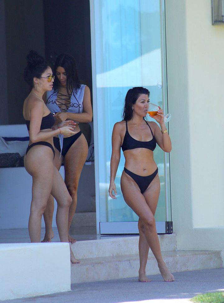 25P Kourtney Kardashian nude