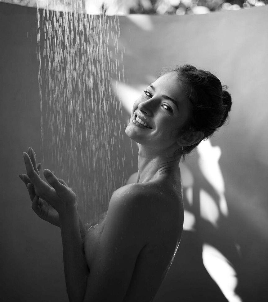 25P Eve Dumon nude