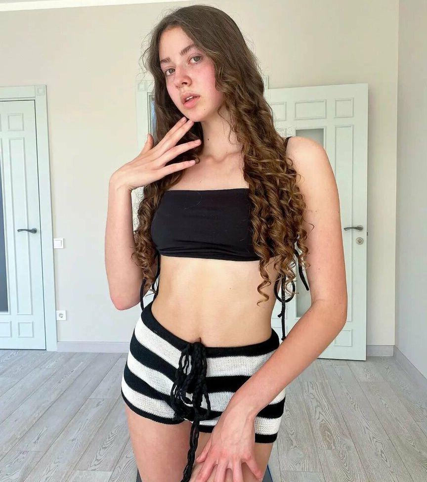 15P Stefania Deriabina nude
