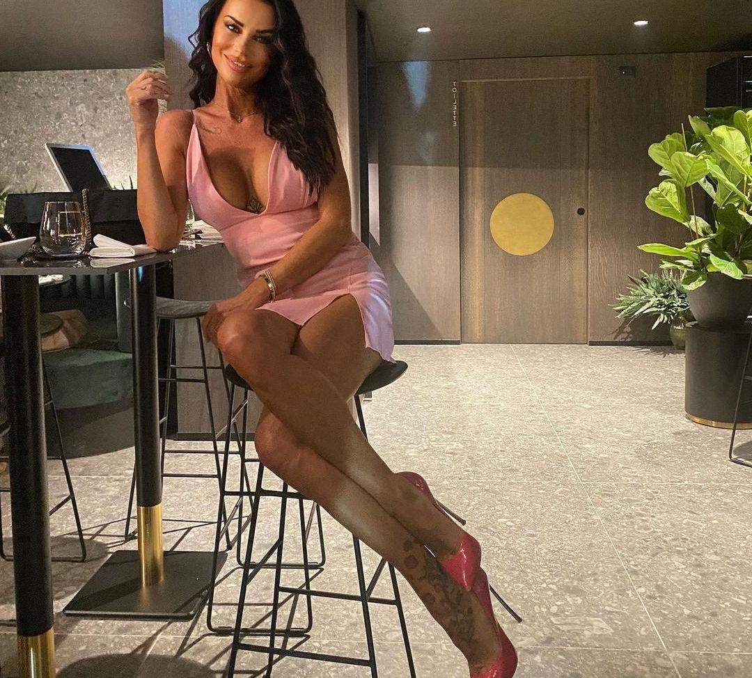 25P Antonella Mosetti nude