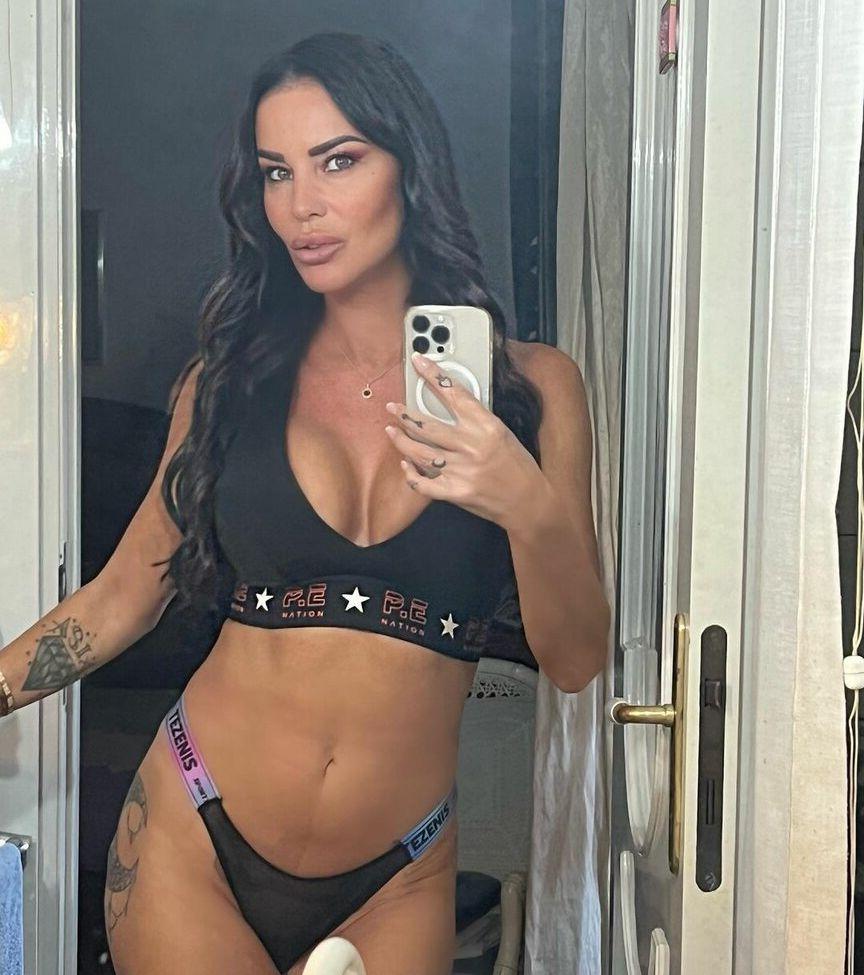 25P Antonella Mosetti nude