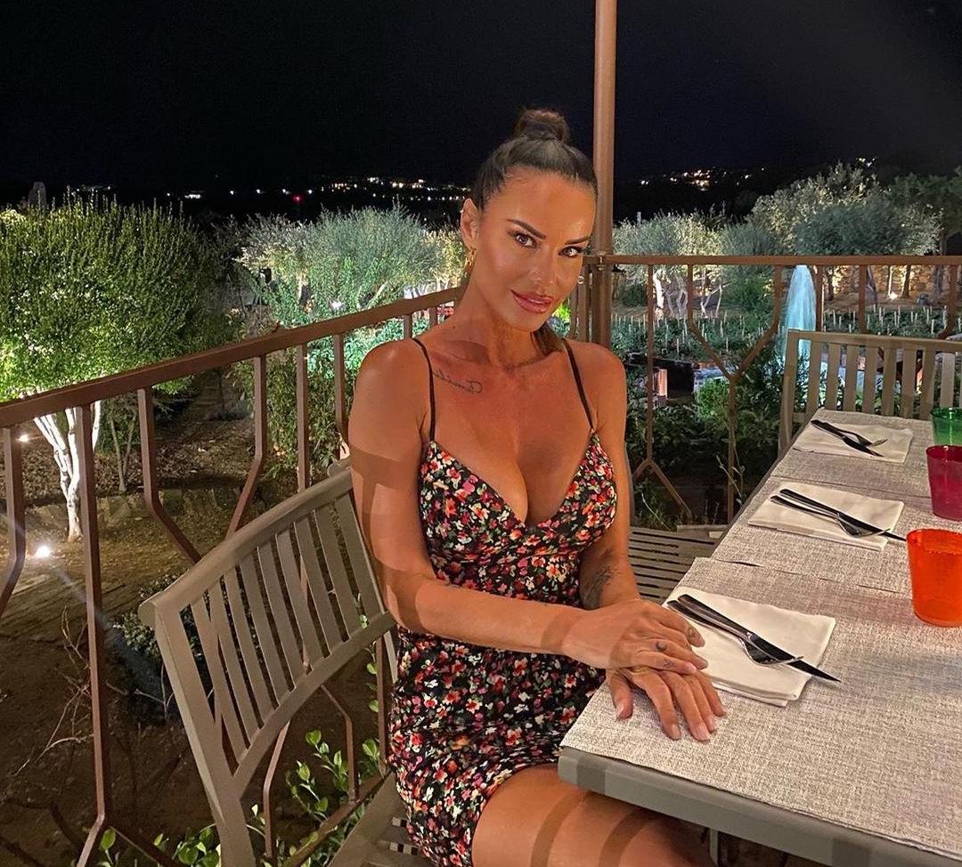 25P Antonella Mosetti nude