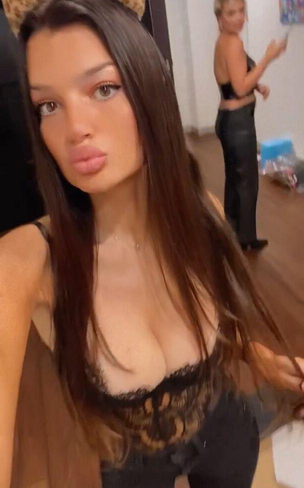 25P Molly Rose nude