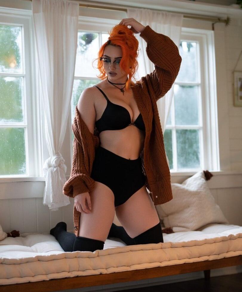 23P GiGi Dolan nude