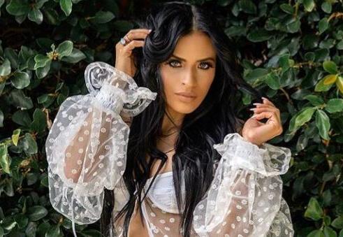 25P Zelina Vega nude