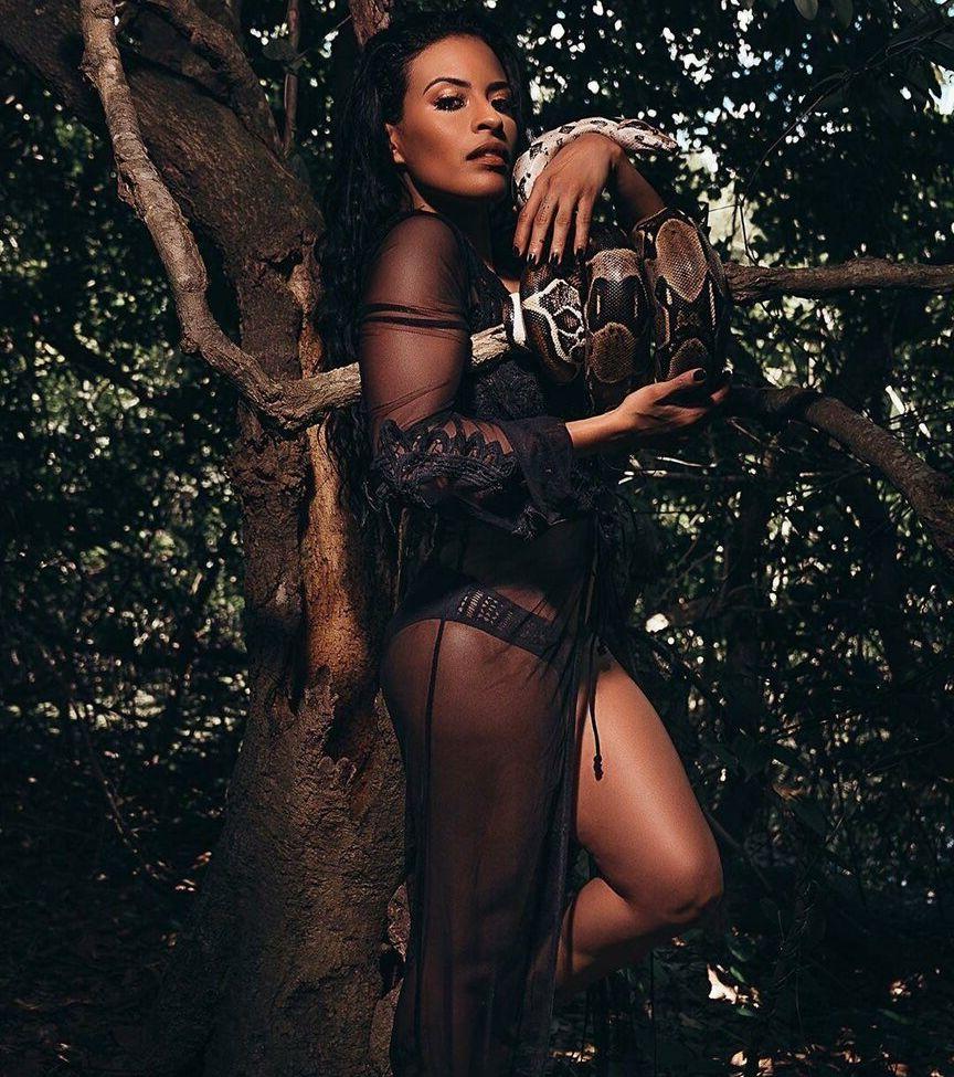 25P Zelina Vega nude