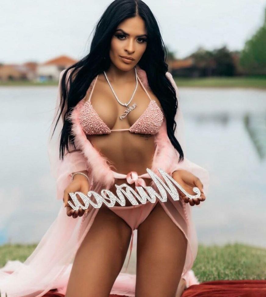 25P Zelina Vega nude