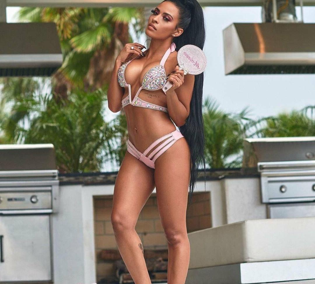 25P Zelina Vega nude
