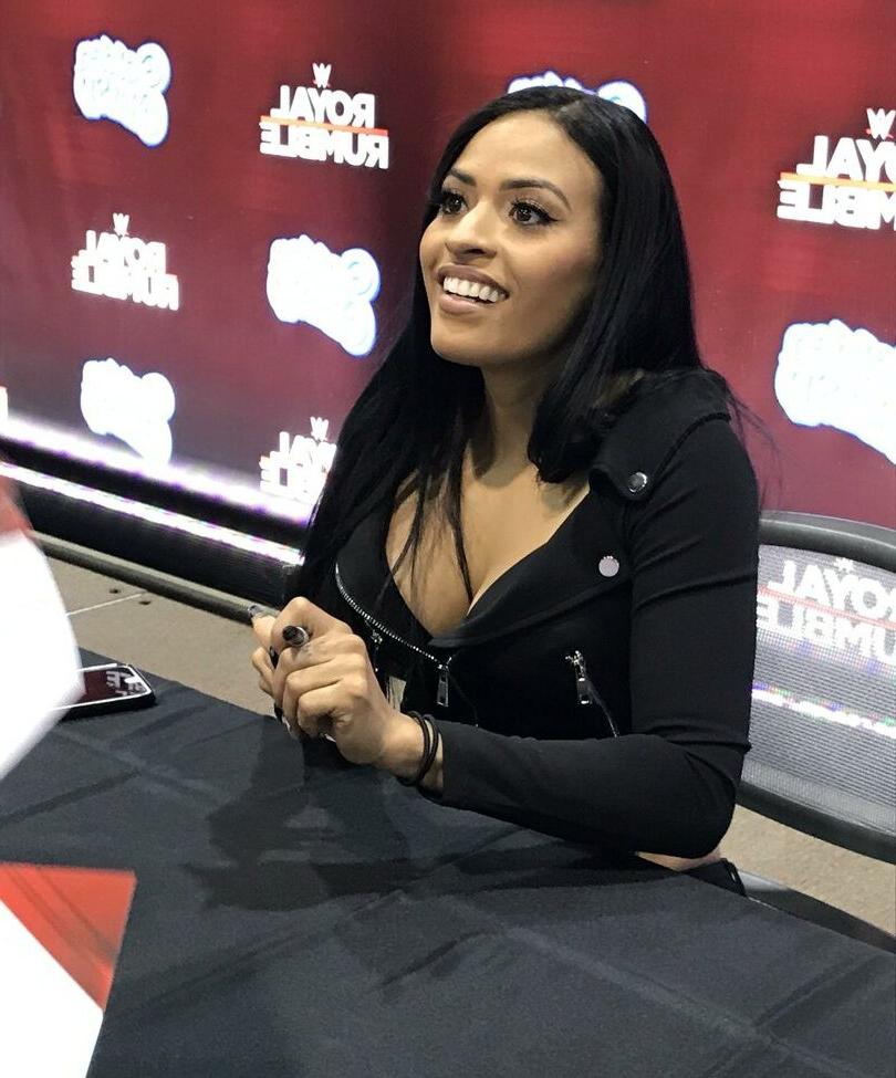 25P Zelina Vega nude
