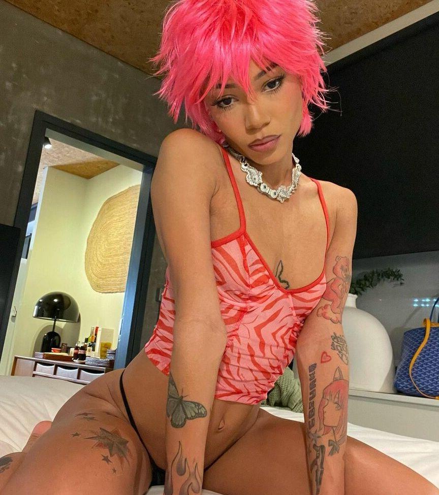 25P Coi Leray nude