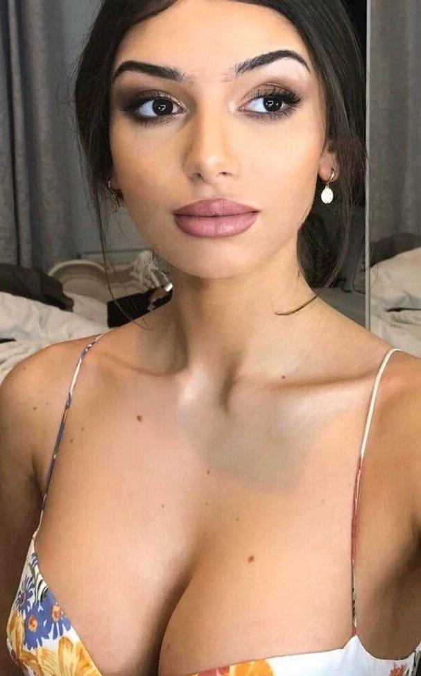 25P Mimi Keene nude