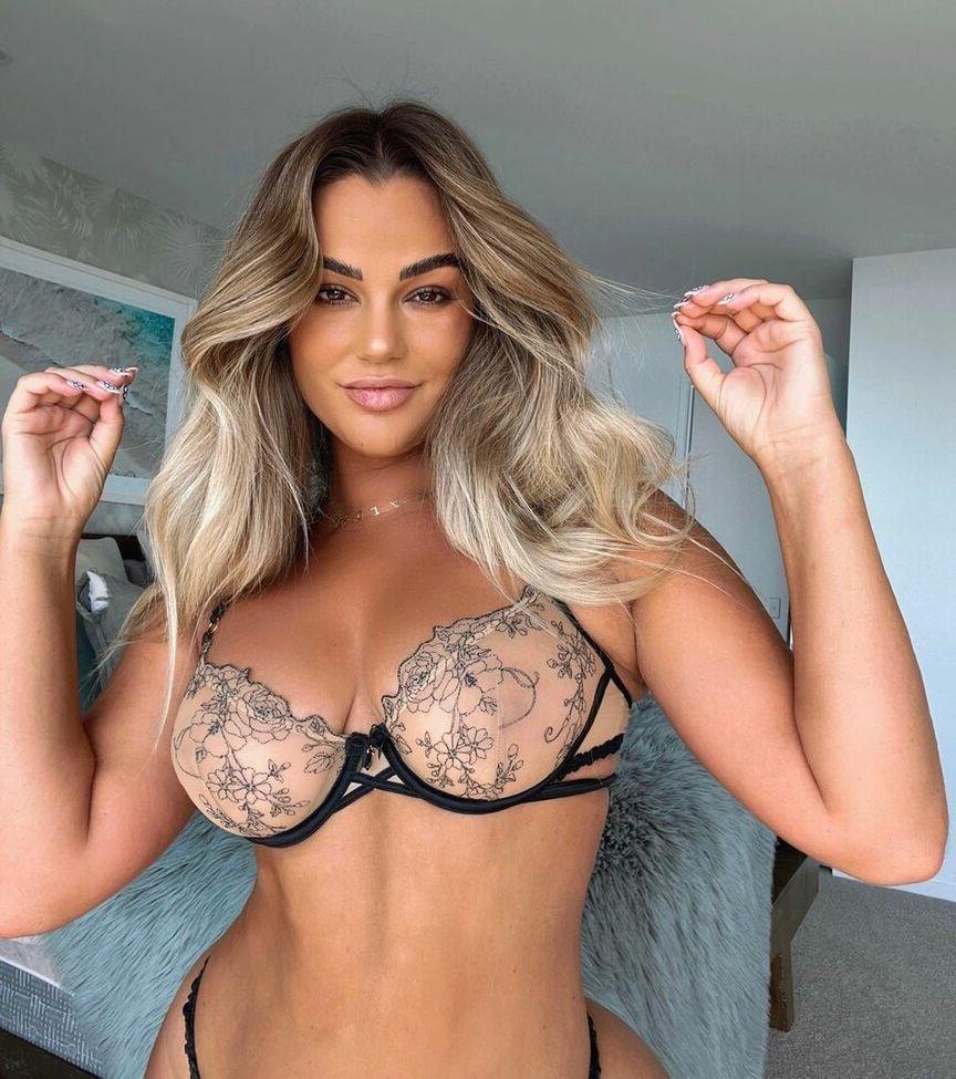 25P Karina Irby nude
