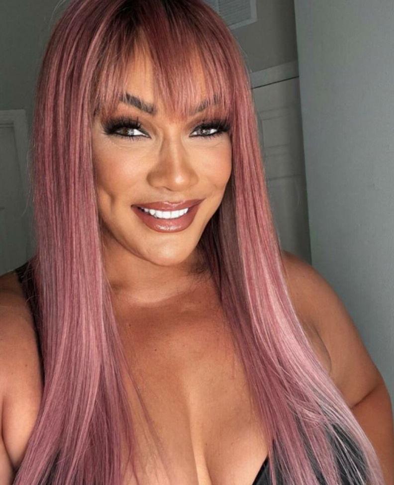 25P Nia Jax nude