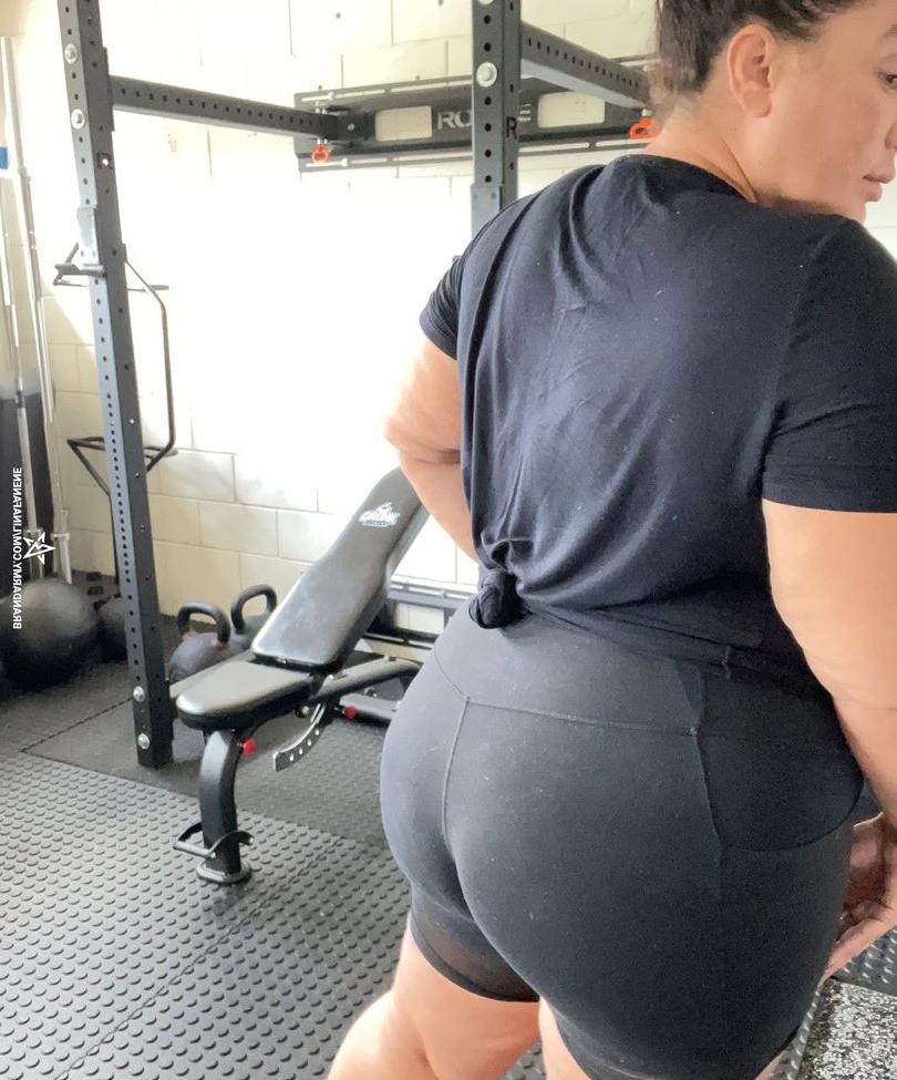 25P Nia Jax nude