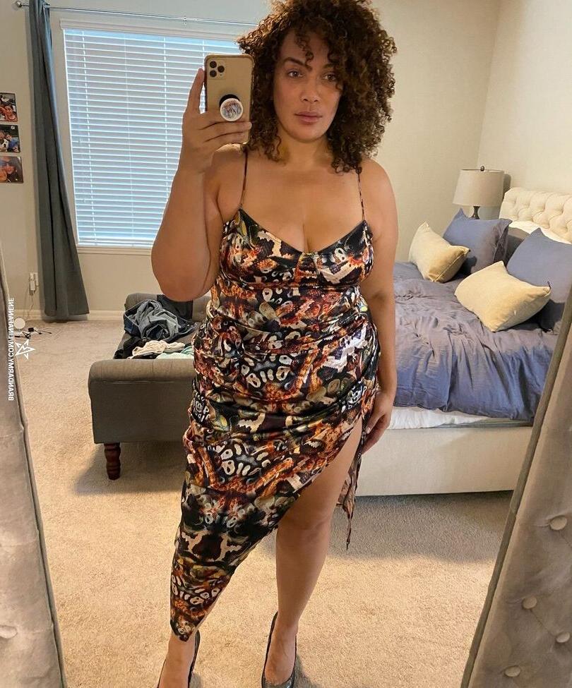 25P Nia Jax nude