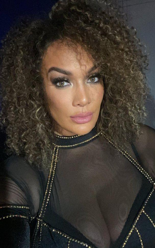 25P Nia Jax nude