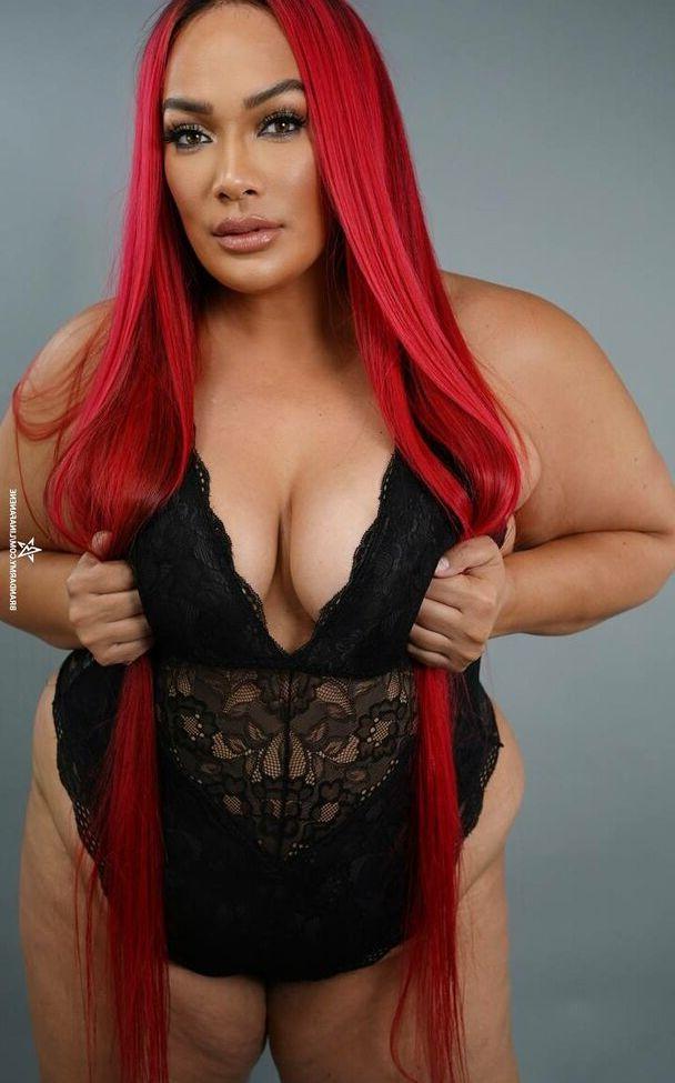 25P Nia Jax nude