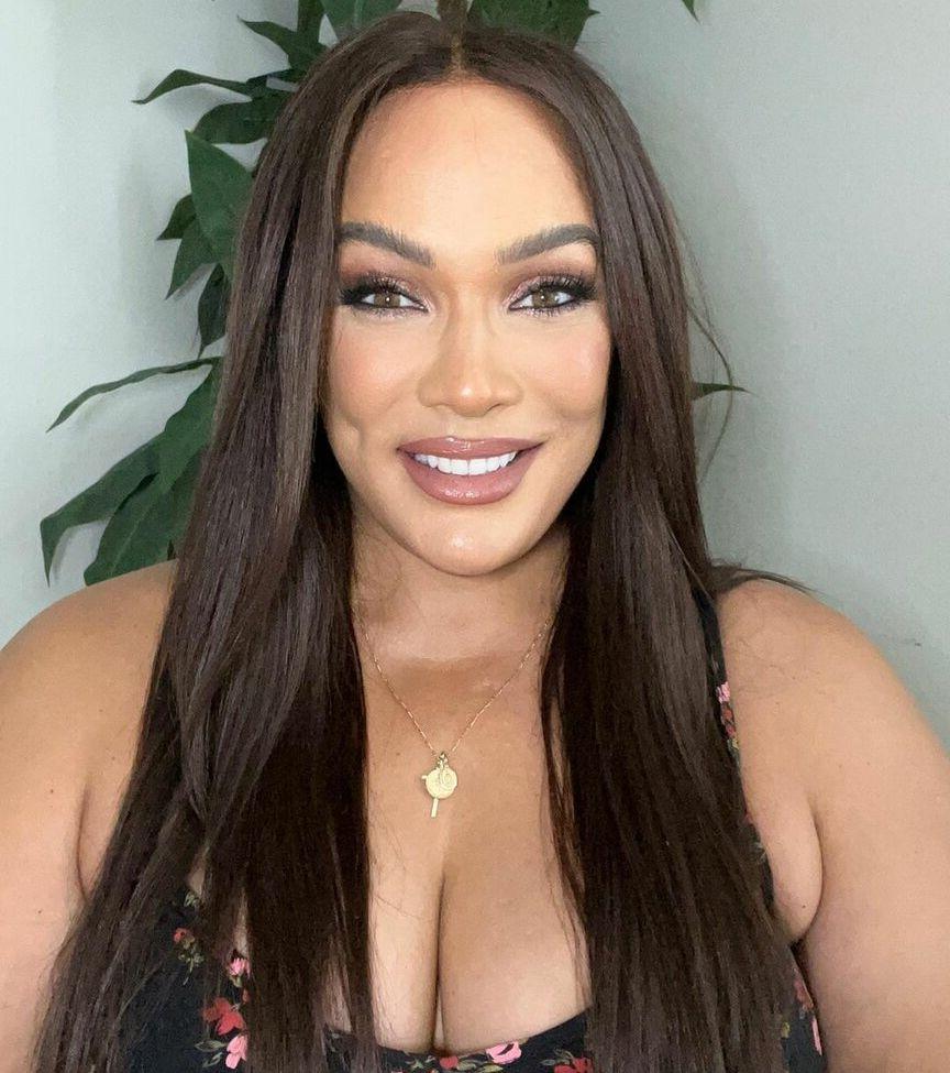 25P Nia Jax nude